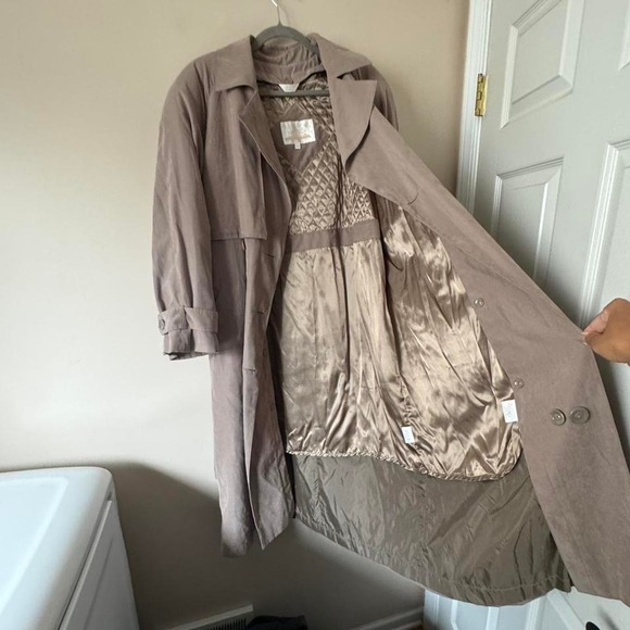 90s Vintage Taupe Trench Coat - Picture 5 of 11